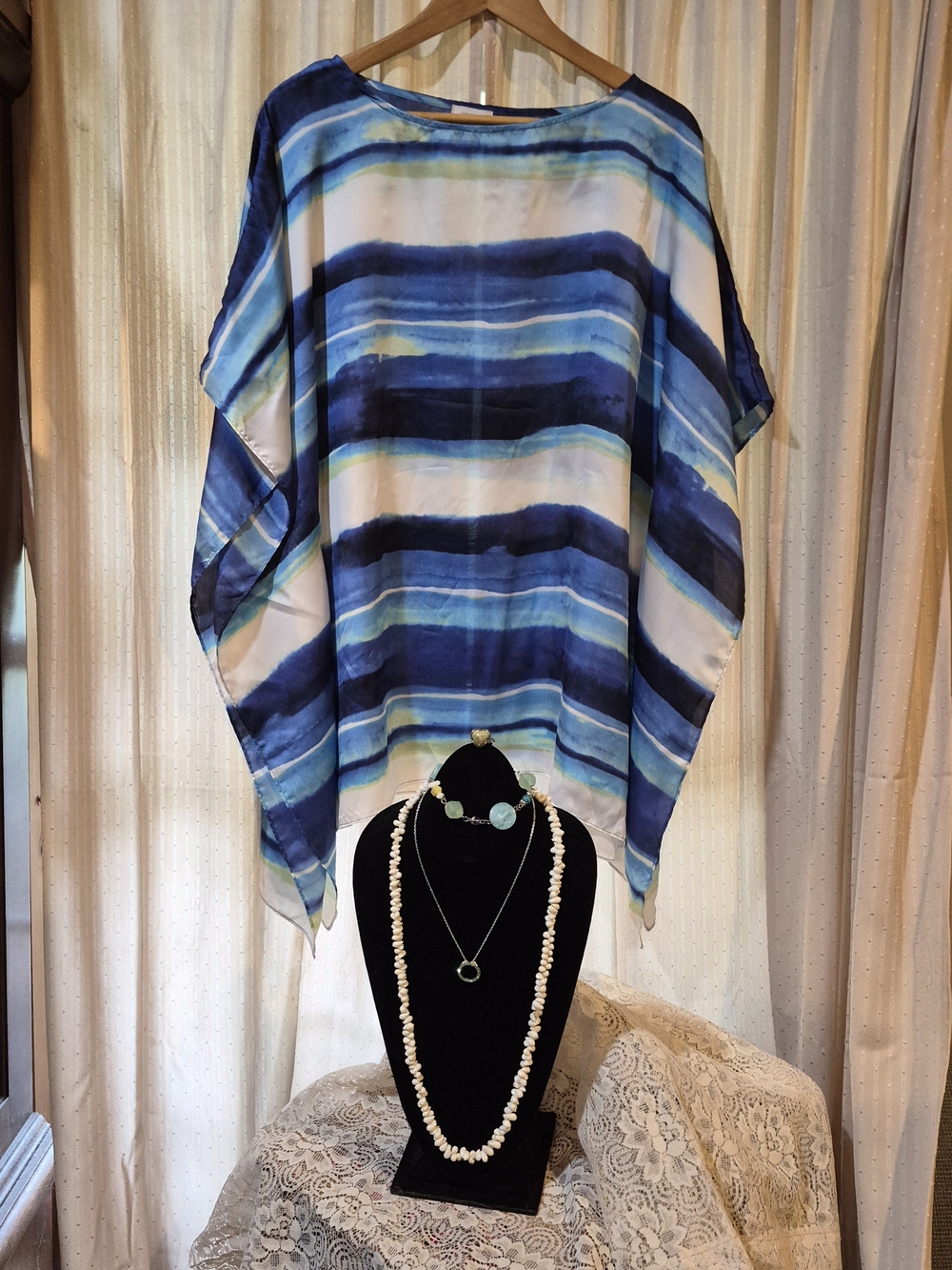 Chico’s NWOT Watercolor Poncho Top S/M & 4pc Unakite Shell Coastal Jewelry Set